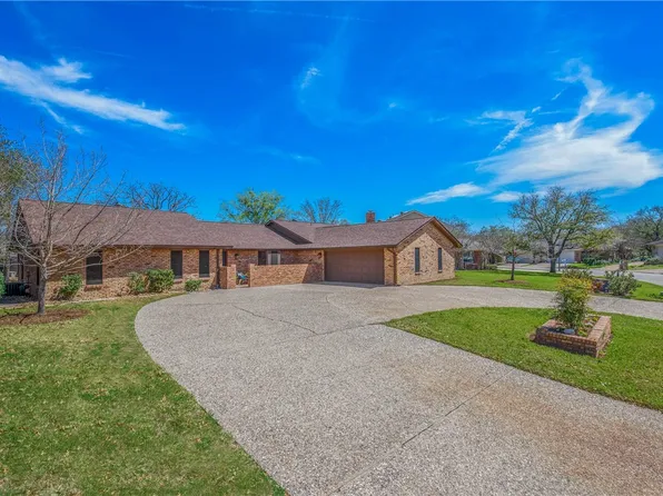 2367 W Briargate Dr, Bryan, TX 77802