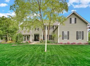 31200 Prairie Ridge Rd, Libertyville, IL 60048