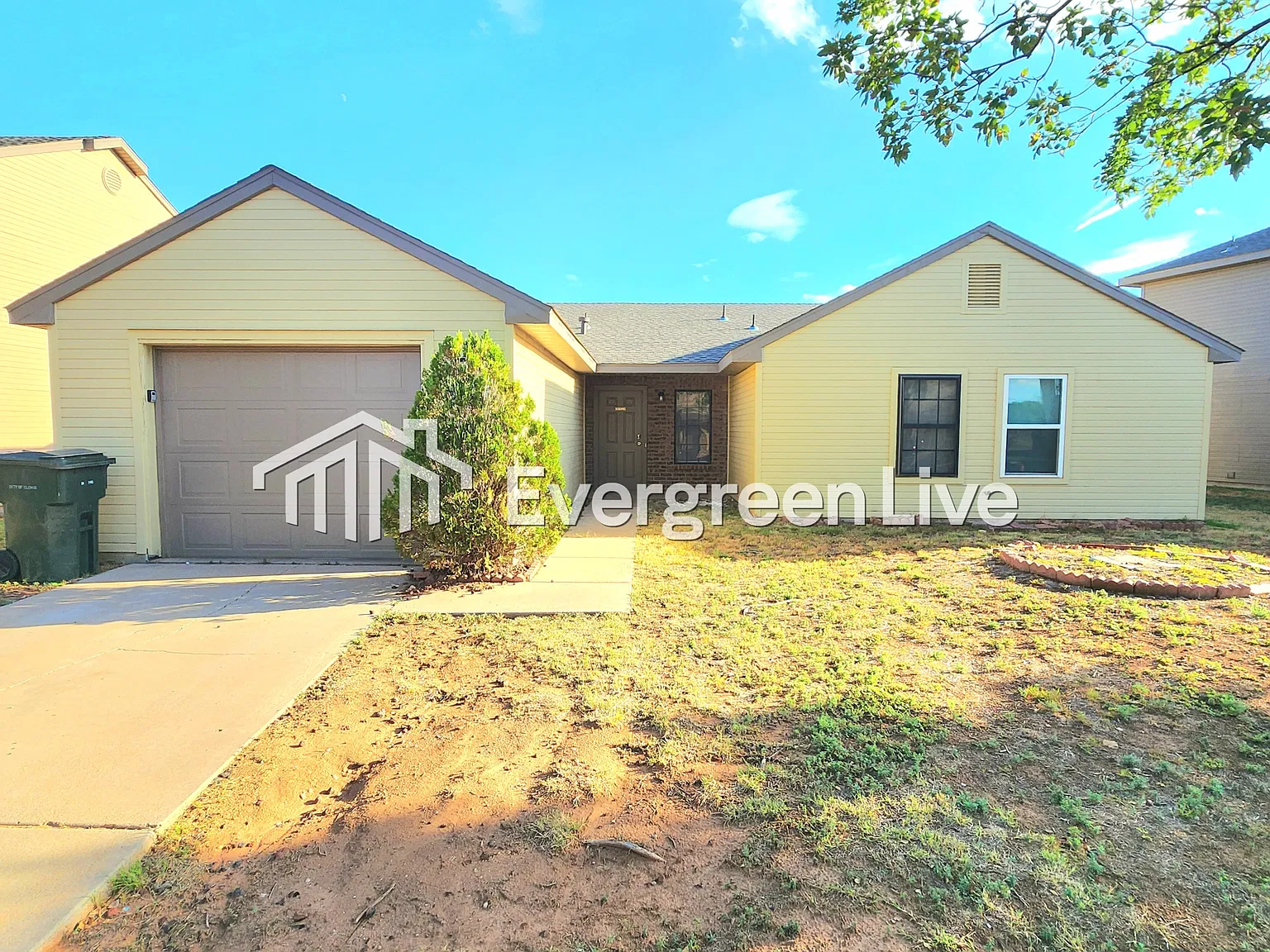 4 bed, 2.0 bath, 1414 sqft, $1,295 — Photo 2