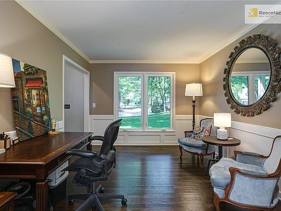First floor office or formal sitting room