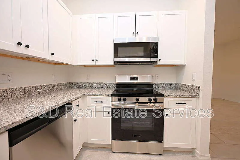 3 bed, 2.5 bath, 1619 sqft, $1,800 — Photo 4