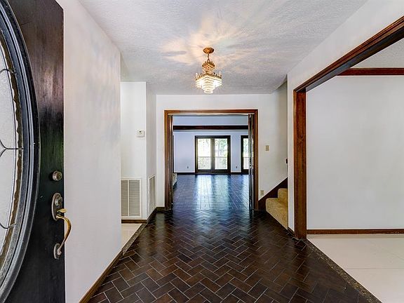 3rd image of 3110 Lake Island Dr