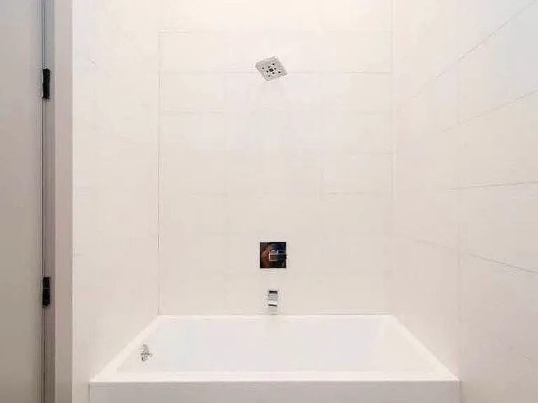 2014 Bleecker St #1R — Photo 7