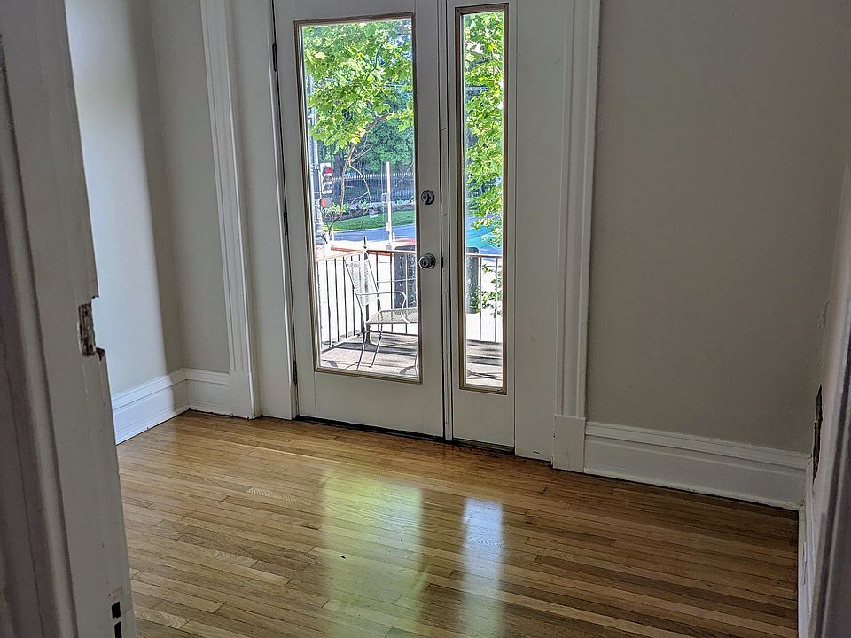 Front bedroom/office leading to veranda over porch.