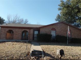 921 Meadowdale Cir, Garland, TX 75043