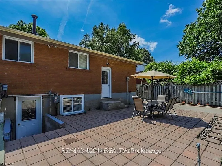12 Garland Cres #MAIN — Photo 10