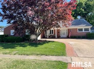 413 W Grant St, Pittsfield, IL 62363