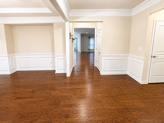 5th image of 3550 Graham Way