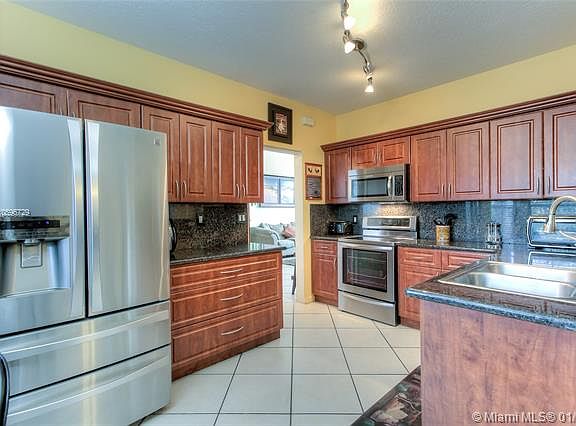 5th image of 315 W Cypress Cove Cir