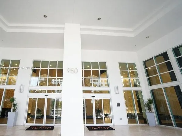 950 Brickell Bay Dr APT 1107, Miami, FL 33131