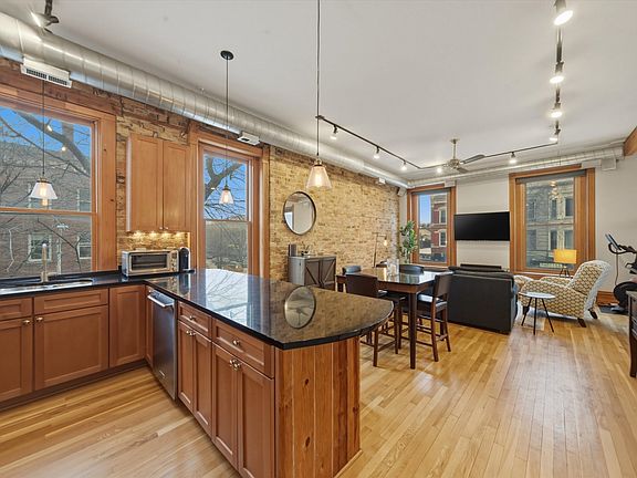 4th image of 1925 W Division St #1
