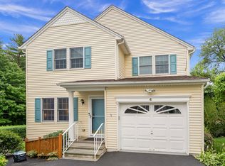 4 Lakeside Dr #4, Valhalla, NY 10595