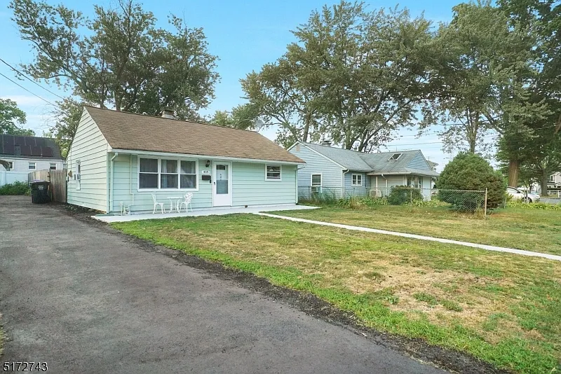 409 Hudson Blvd photo 1