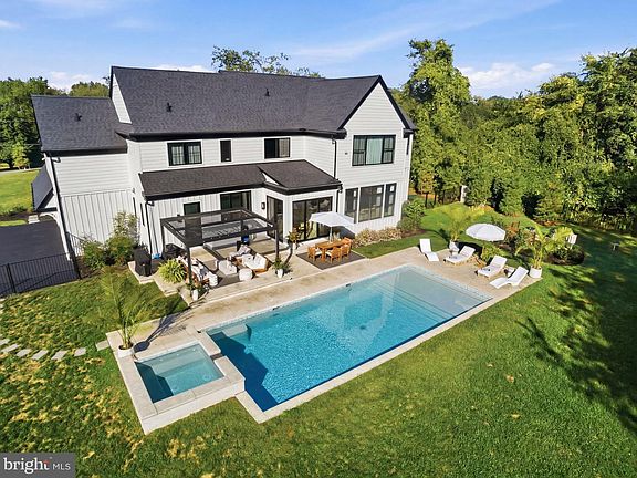 5th image of 1337 Valley Rd