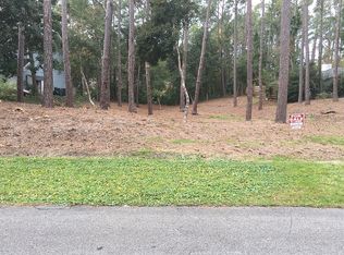 135 Holly Rd, Pine Knoll Shores, NC 28512