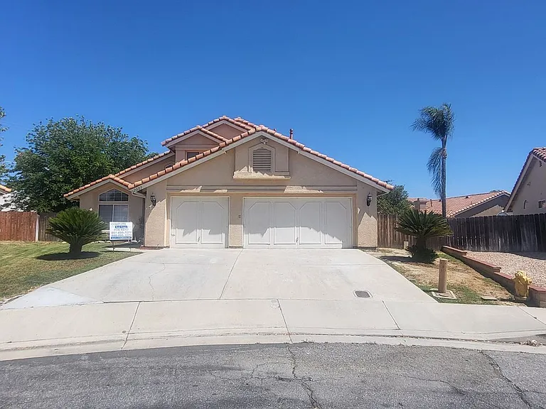 2057 Rosemary Ct — Photo 2