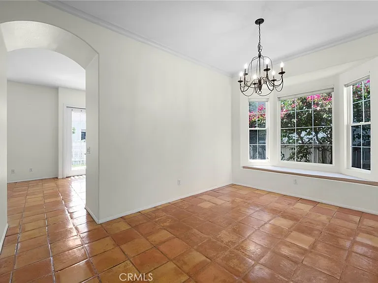 62 Middlebury Ln — Photo 5