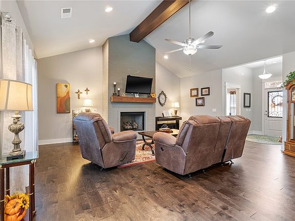 5th image of 1225 Bradley St