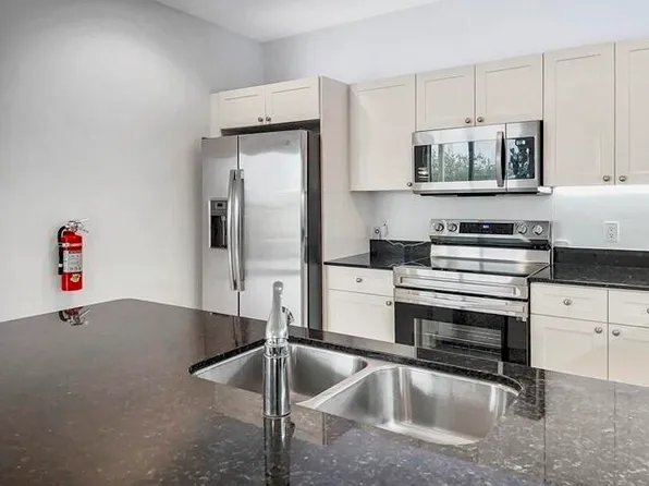 3960 N Flagler Dr APT 305, West Palm Beach, FL 33407