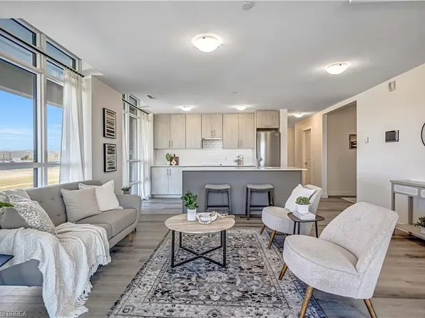 461 Green Rd #212, Hamilton, ON L8E 5W9