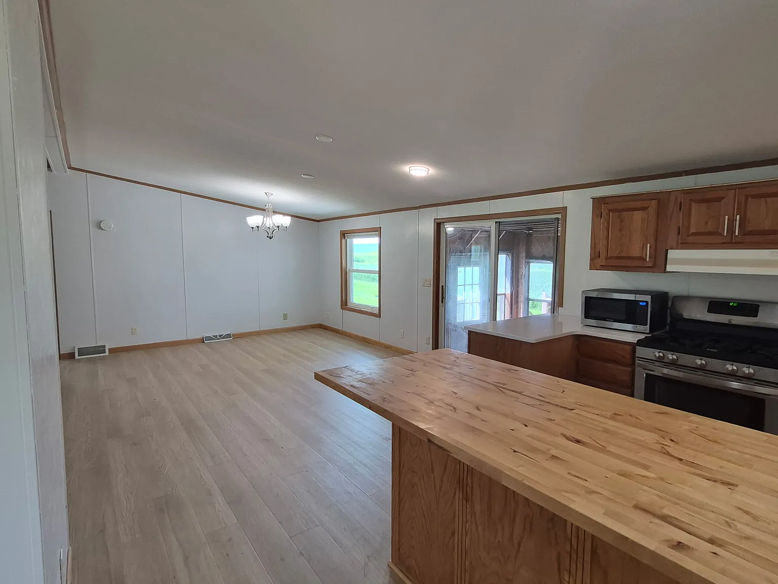 3 bed, 1900 sqft, $2,000 — Photo 3