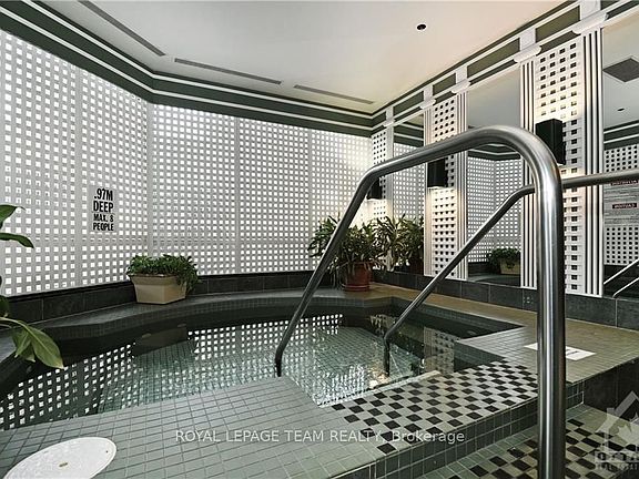 4th image of 1480 Riverside Dr #2903