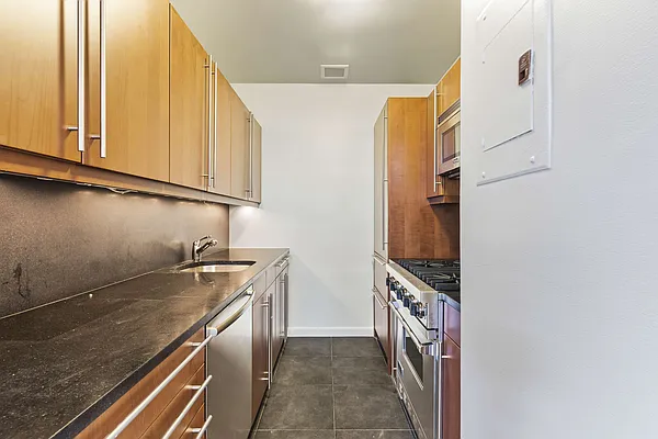 Rented by Avenues Real Estate | media 16