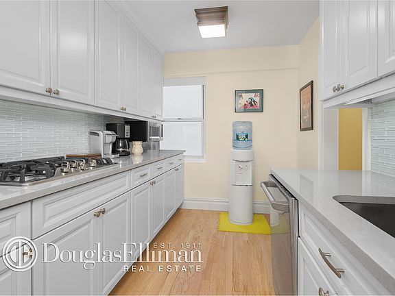 4th image of 100 W 57th St #11C