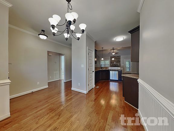 4th image of 102 Pinewinds Ct