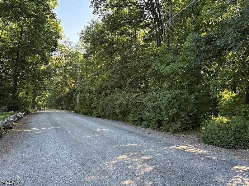 1st image of 14 Up-A-Way Dr