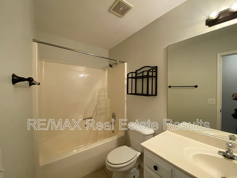 1601 S 24th Pl — Photo 17