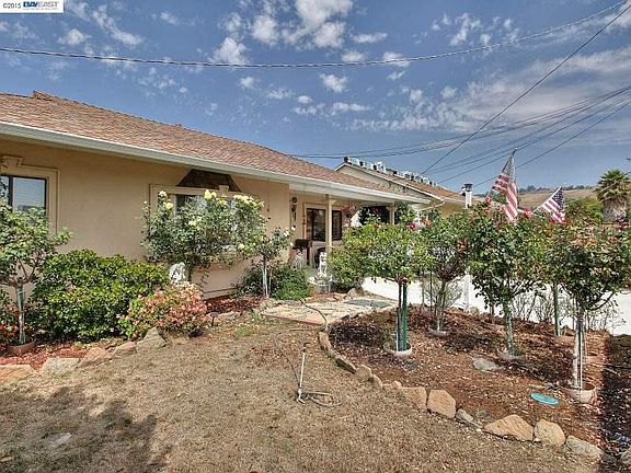 3rd image of 324 Sparling Dr