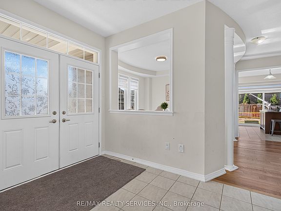 5th image of 10 Munro Cir