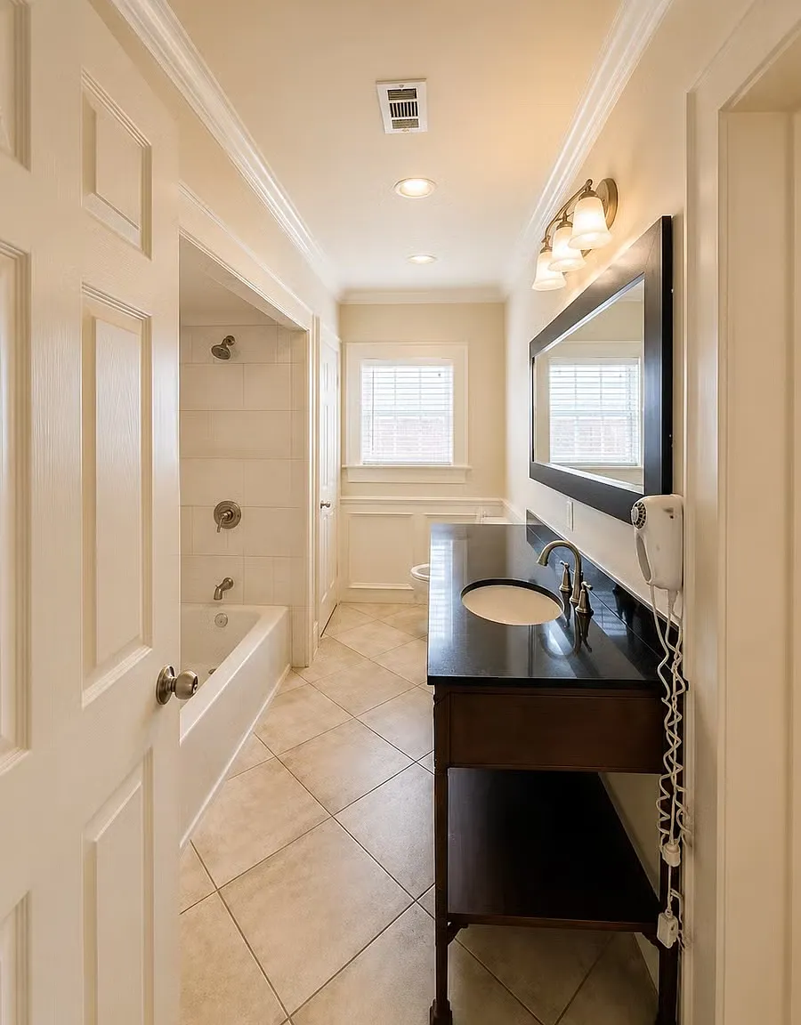 2406 Arbor St. — Photo 2