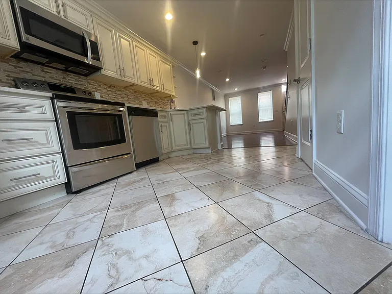 2044 Pierce St — Photo 2