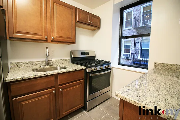 Rented by Link NY Realty | media 18