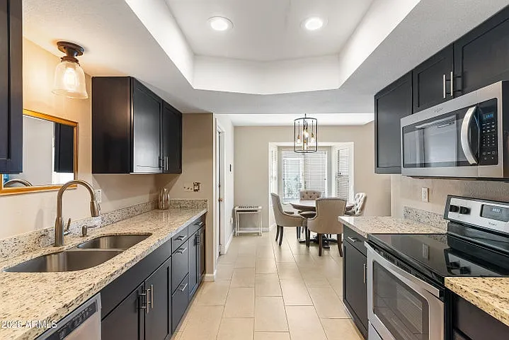 2 bed, 2001 sqft, $1,700 — Photo 3