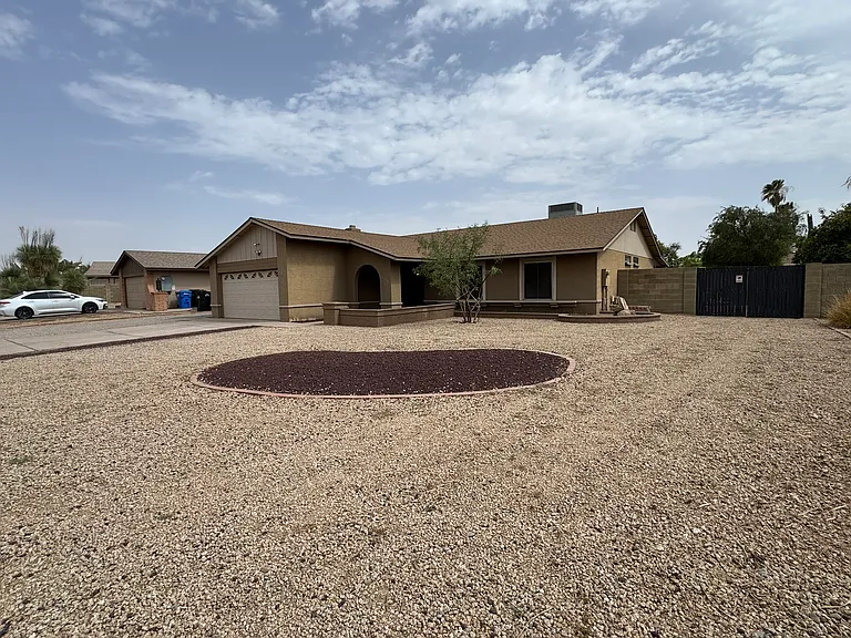 3201 W Paradise Ln — Photo 5