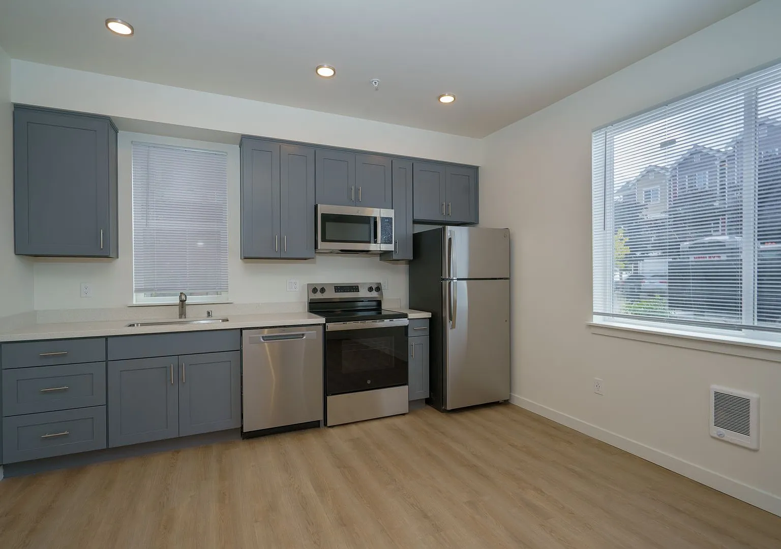 Modern Luxury 1 BD / 1 BA - Ask about Move In Special — Photo 1
