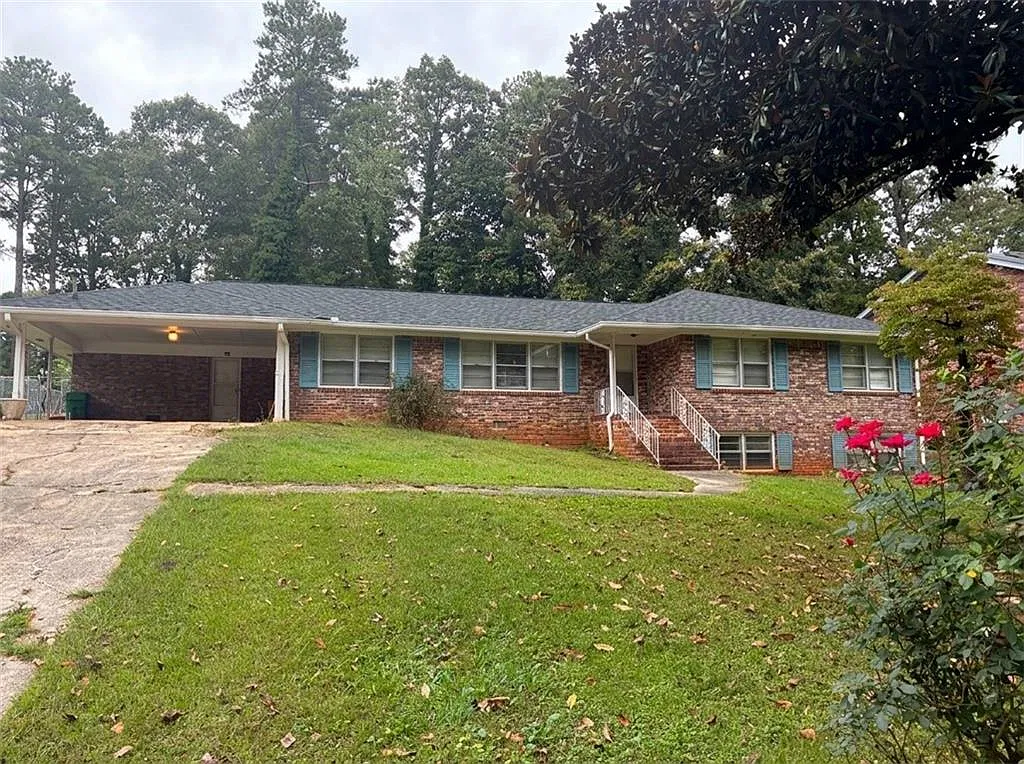 3 bed, 2.0 bath, 2016 sqft, $1,990 — Photo 2