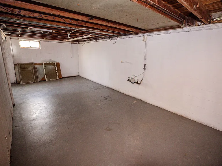 213 Warrington Rd — Photo 14