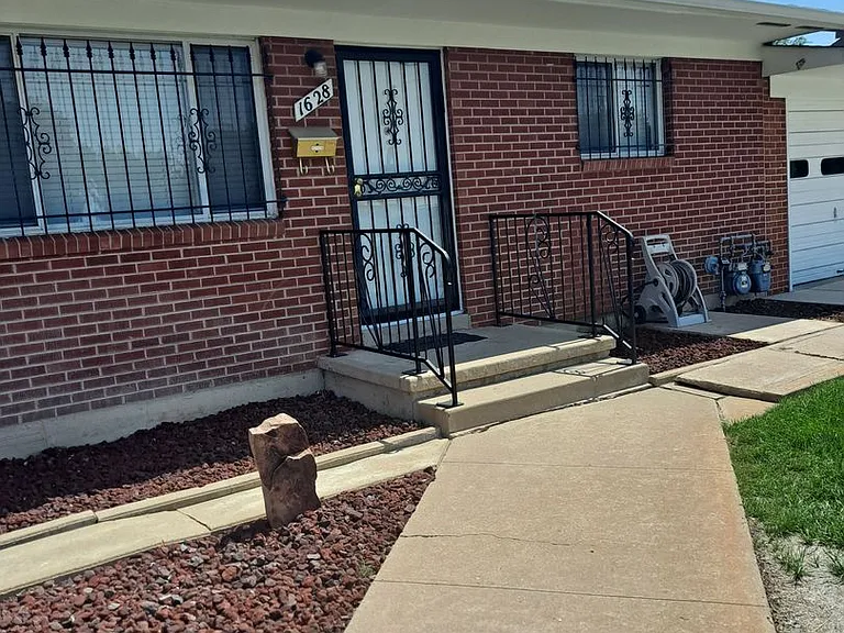 1626-1628 Hollywood Dr — Photo 1