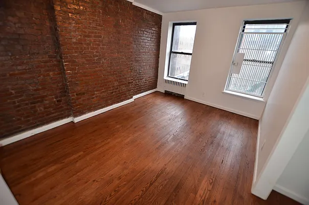 Rented by Manhattan Realty Group | media 51