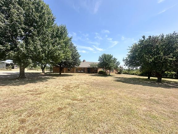 2nd image of 2829 Bailey Ln