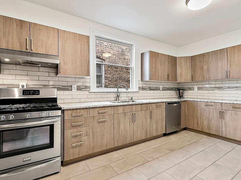 1st image of 2562 W Argyle St #2