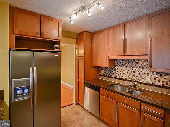 4th image of 1600 N Oak St APT 830