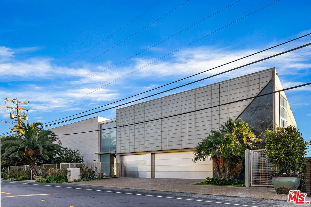 5 bed, 6.0 bath, 5700 sqft, $150,000 — Photo 4