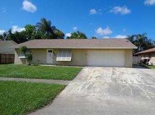 4627 Blue Pine Cir, Lake Worth, FL 33463