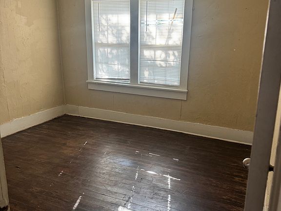 5th image of 321 W 1st St