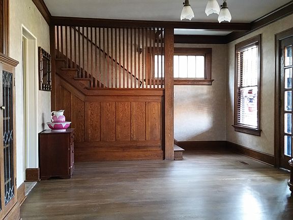 3rd image of 86 E Cherry St